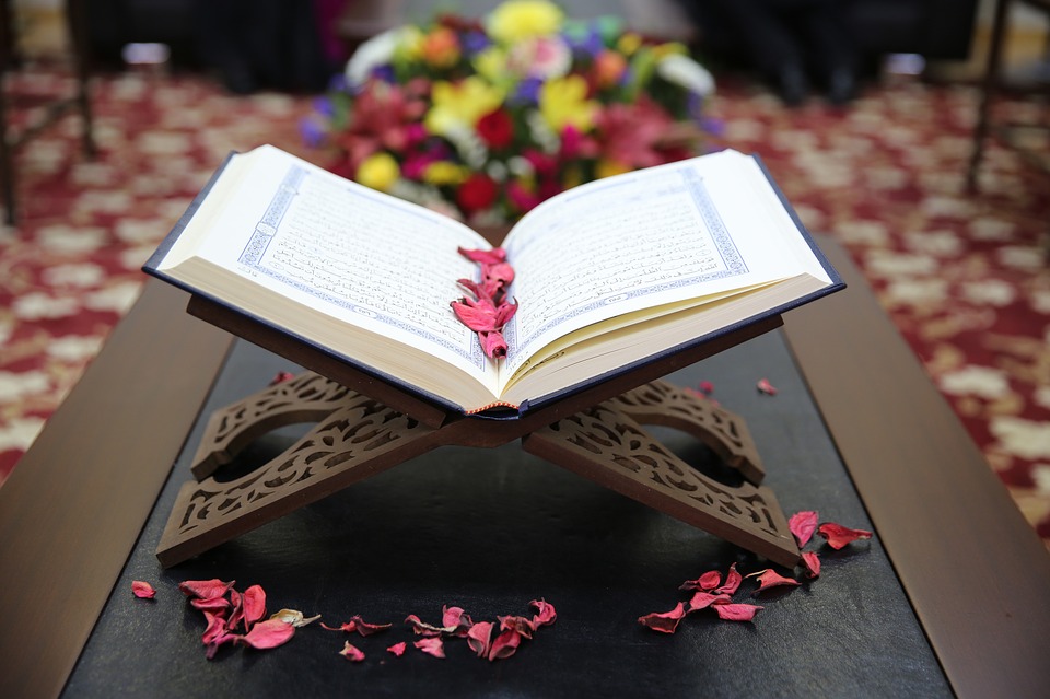 Quranı üzündən oxumaq kifayət edirmi?