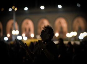 Ayətullah Amuli: “İnsan müqəddimələri keçməsə, ramazan ayının əzəmətinə yol tapa bilməz”